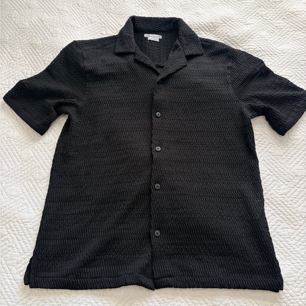 Zara Men’s Black Textured Button-Up Shirt size Medium
